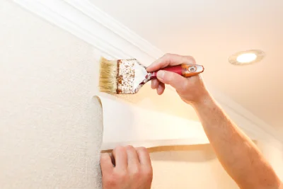 Pose de papier peint à Véretz — revêtements muraux et toiles de verre